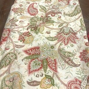 60 x 90 Tablecloth and 4 placemats